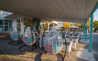 Le Petit Macaron, Bar